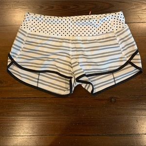 Lululemon Speed Shorts 2.5” black/white stripe 6